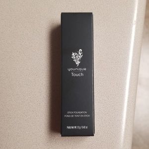 Younique stick foundation organza